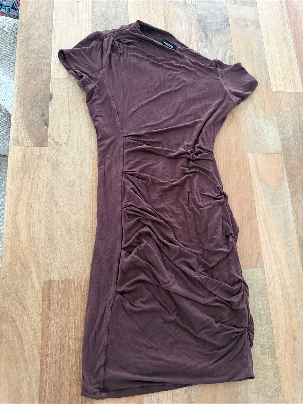 bebe Brown Asymmetrical Ruched Short Sleeve Dress